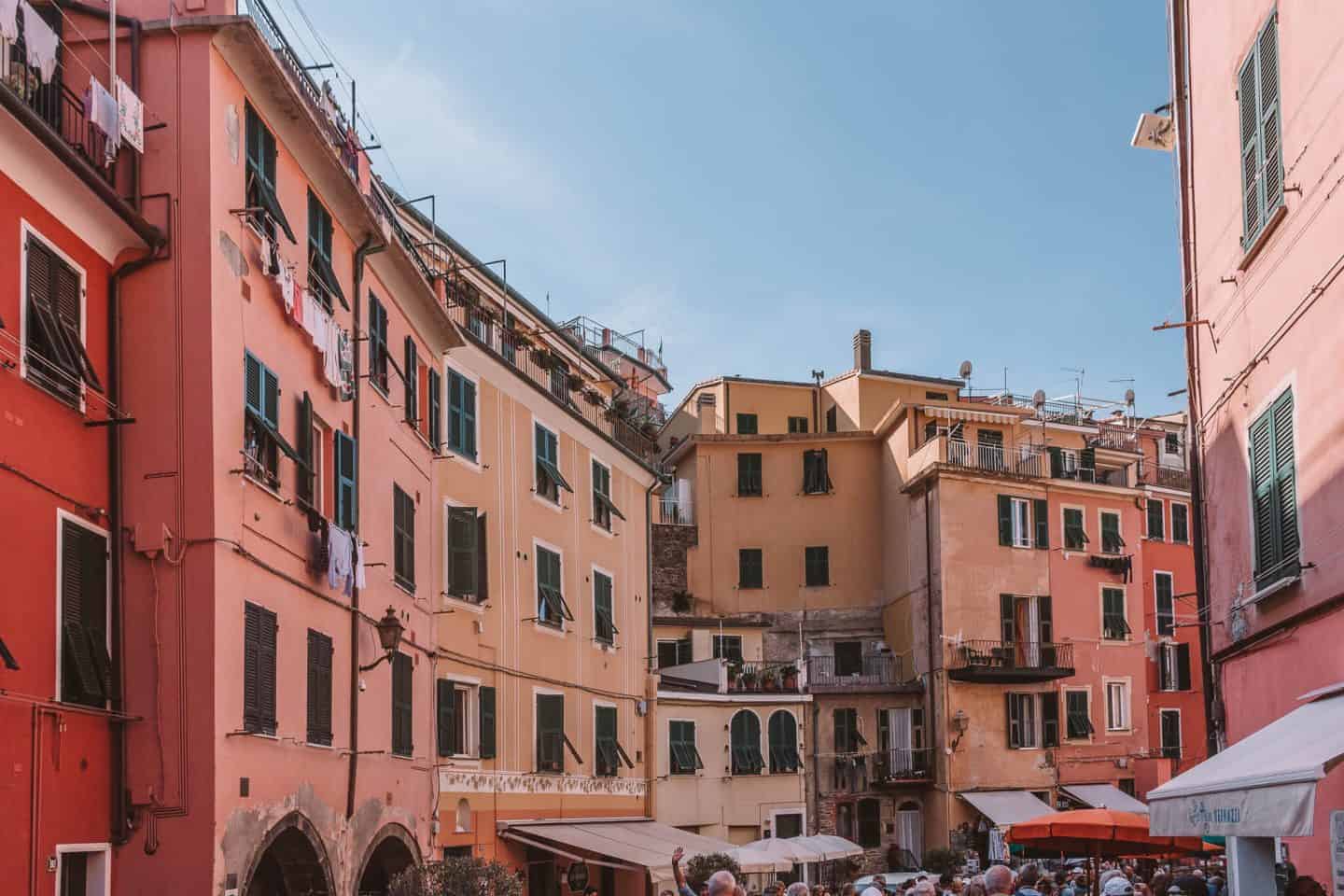 What to Do on a Day Trip to Cinque Terre from Florence #whatshotblog