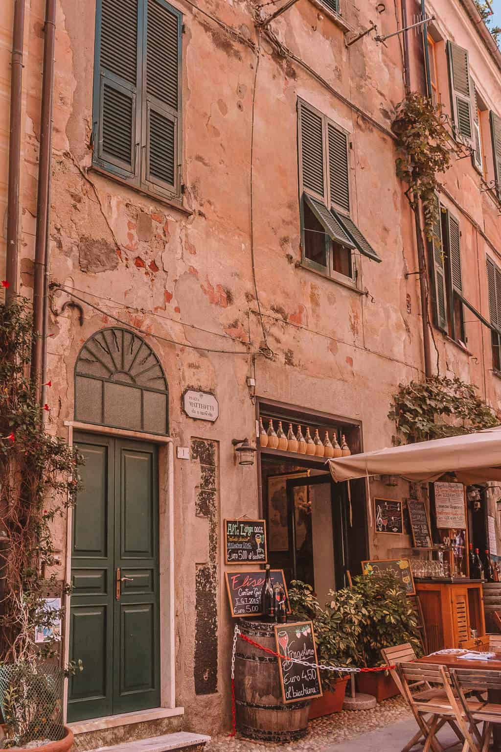 What to Do on a Day Trip to Cinque Terre from Florence #whatshotblog