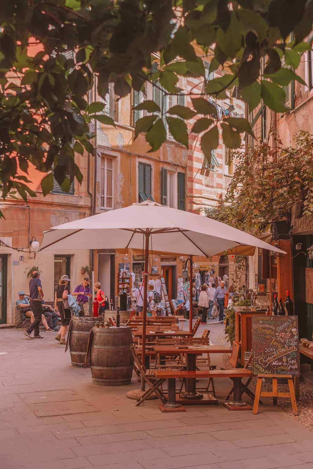 What to Do on a Day Trip to Cinque Terre from Florence #whatshotblog