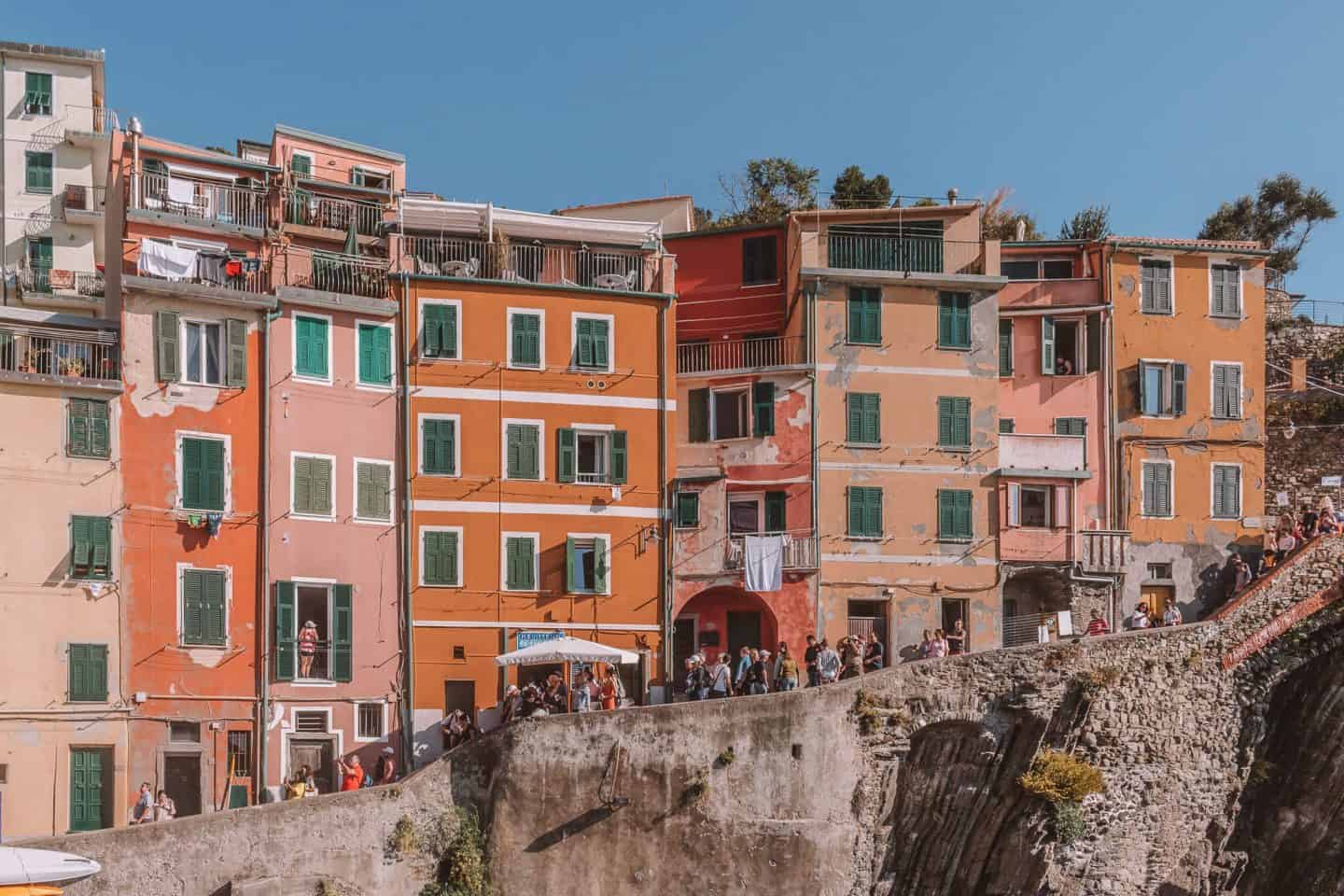 What to Do on a Day Trip to Cinque Terre from Florence #whatshotblog