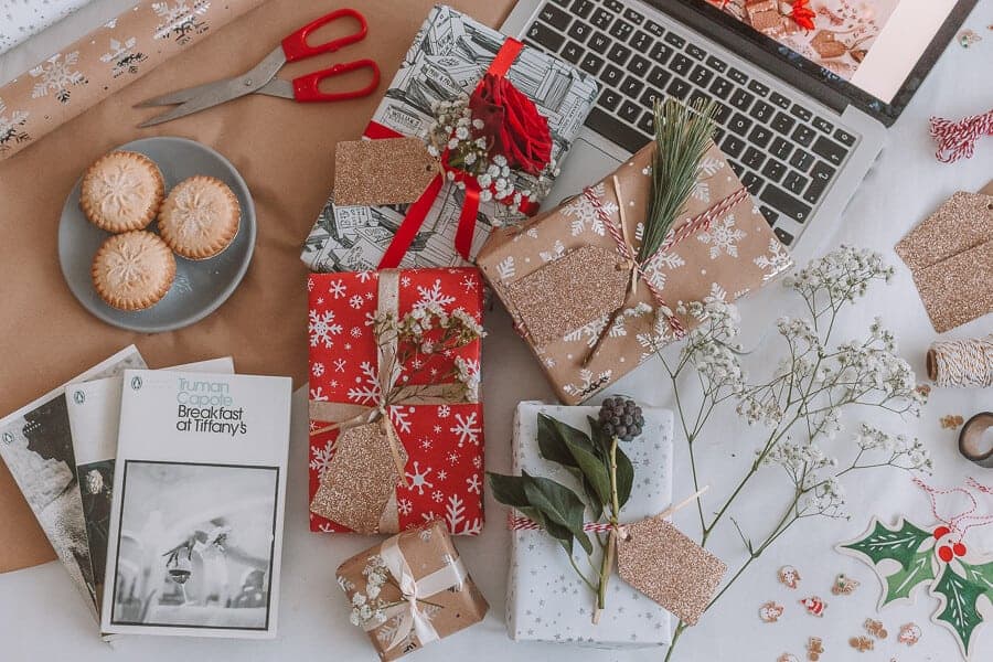 Easy Christmas Gift Wrapping with Fresh Flowers