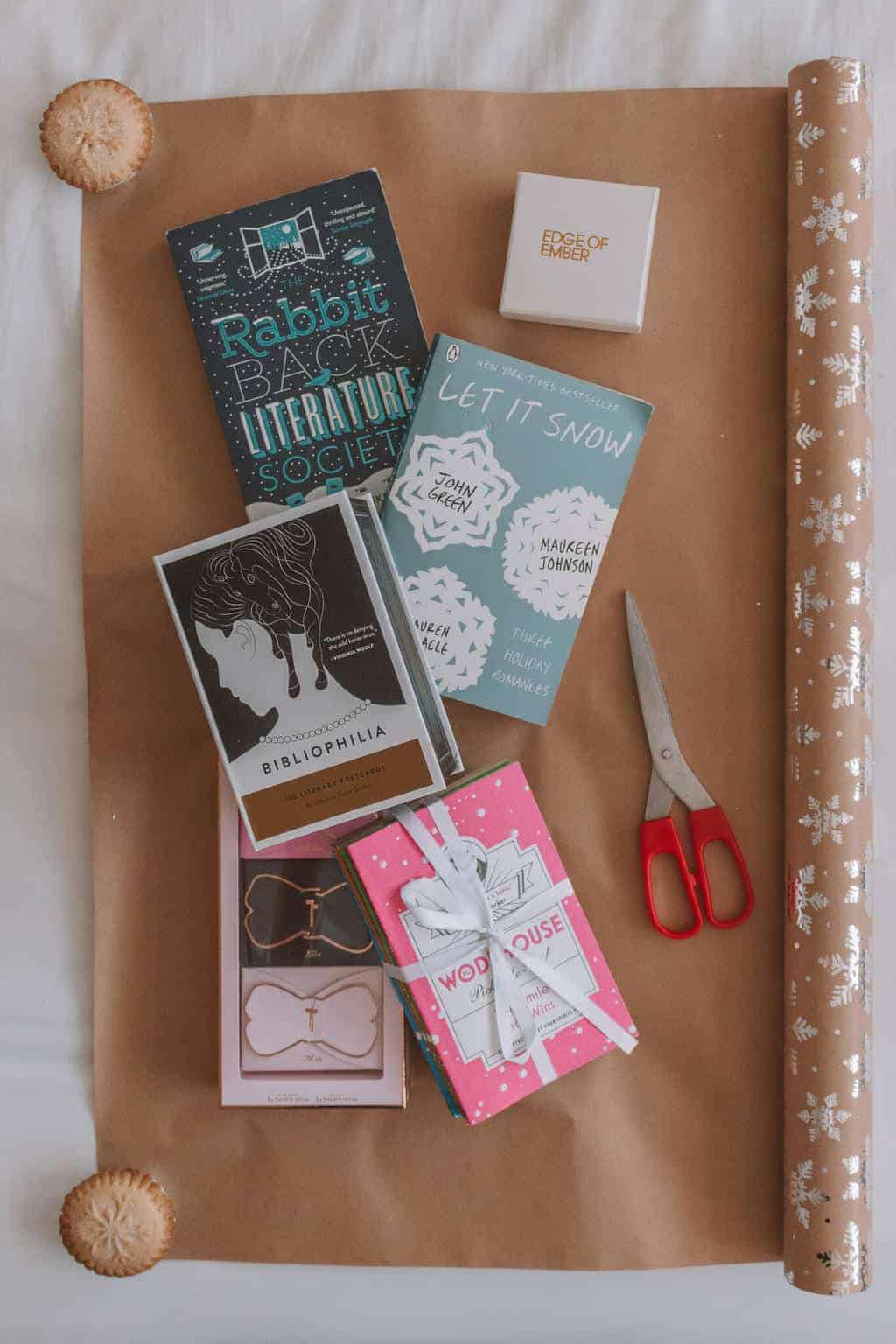 Easy Christmas Gift Wrapping Tutorial with Fresh Flowers