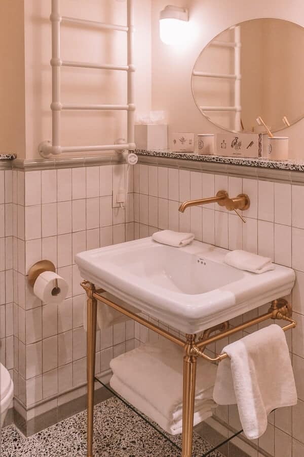 Hotel Monte Cristo Paris Review - Bathroom