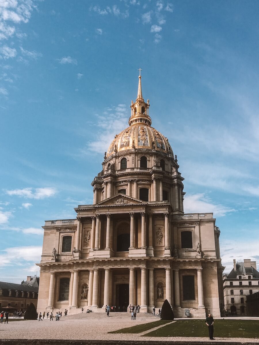 Les Invalides - Conrad and Belly stand outside this on their bus tour of Paris (The Summer I Turned Pretty)