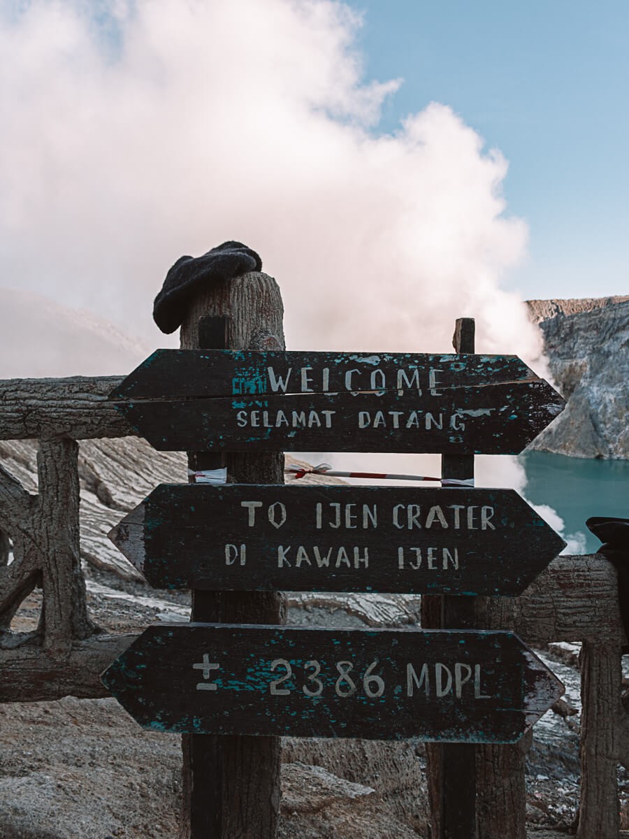 Sign to Mount Ijen Crater on hike